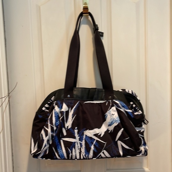 Fabletics 🔥sale🔥black blue and white athletic bag - Picture 3 of 16